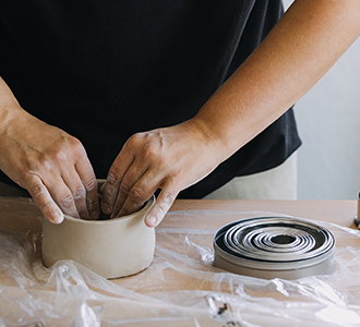 Handaufbaukurs Basiskurs Keramikkurs Cottbus Keramik-Basiskurs im Atelier MON Cottbus – Ton ausrollen und formen